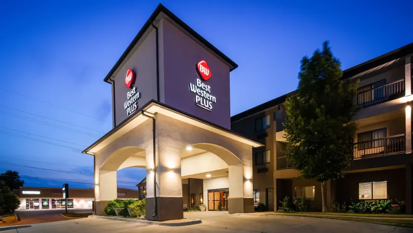 Best Western Plus Country Inn & Suites - Image 1