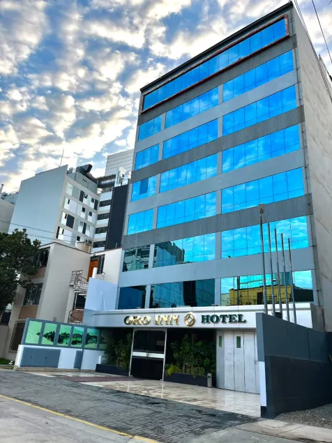 Hotel Oro Inn - Image 1
