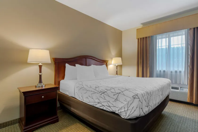 Best Western Plus Sweetwater Inn & Suites - Image 1