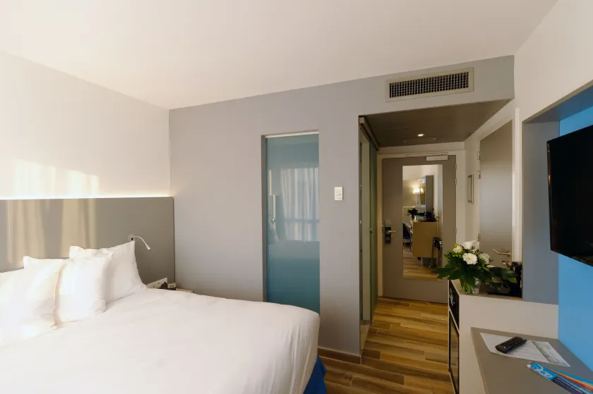 Colmar Hotel - Image 1