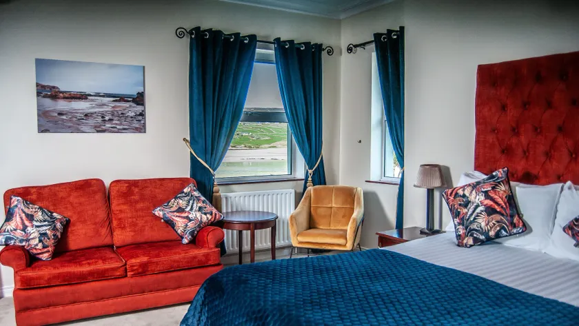 Arnolds Hotel - Image 1
