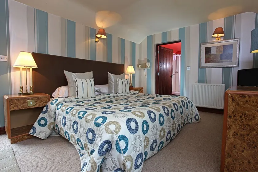 Cornfields Hotel & Restaurant - Image 1