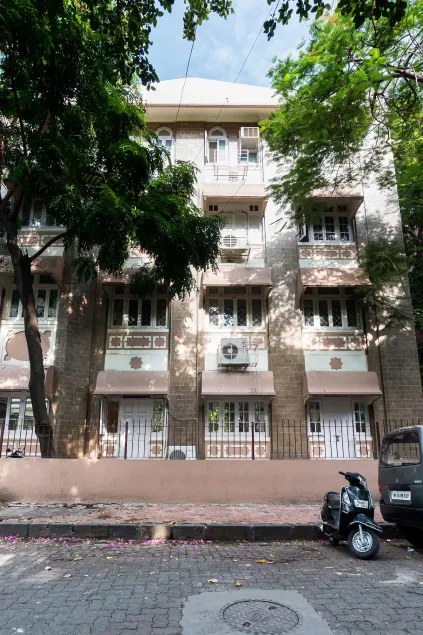 Bentleys Hotel - Image 1