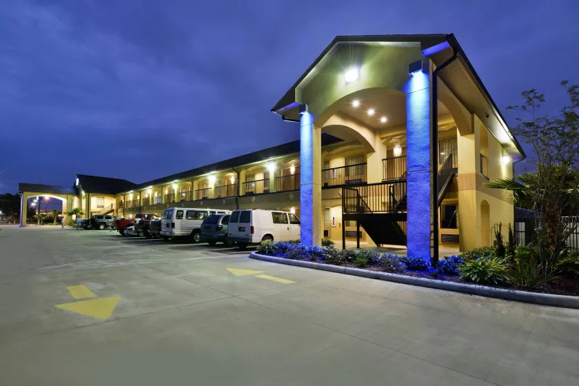 Americas Best Value Inn Lake Charles Interstate 210 - Image 1