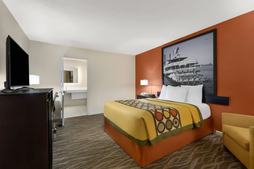 Super 8 by Wyndham New Orleans - Image 1