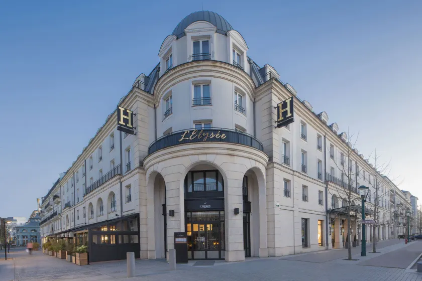 Hôtel l'Elysée Val d'Europe - Image 1