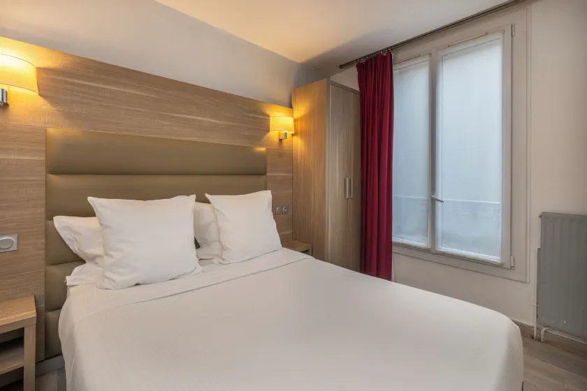 Hotel Luxor - Image 1