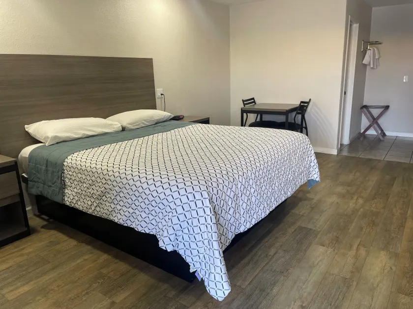 Town House Motel - Image 1