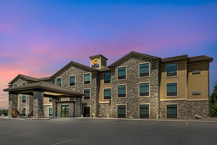 Comfort Inn & Suites Medina NY near Erie Canal - Image 1