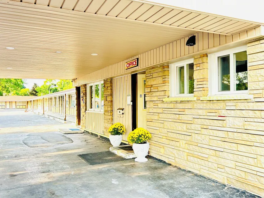 Brant Inn - Image 1