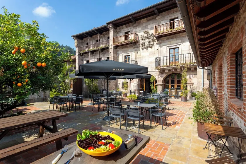 La Casona de Las Meninas - Image 1