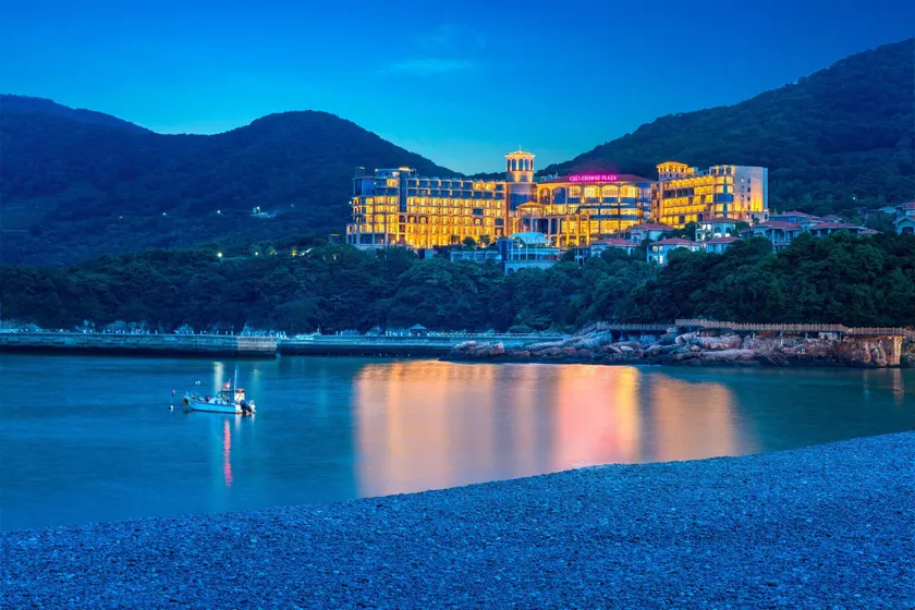 Crowne Plaza Zhoushan Seaview by IHG - Image 1