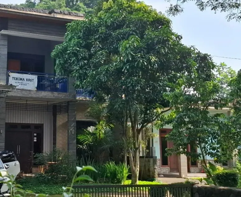 OYO Life Arjuna Guest House Syariah - Image 1