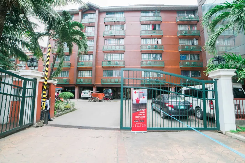 RedDoorz at Moonwalk Paranaque - Image 1