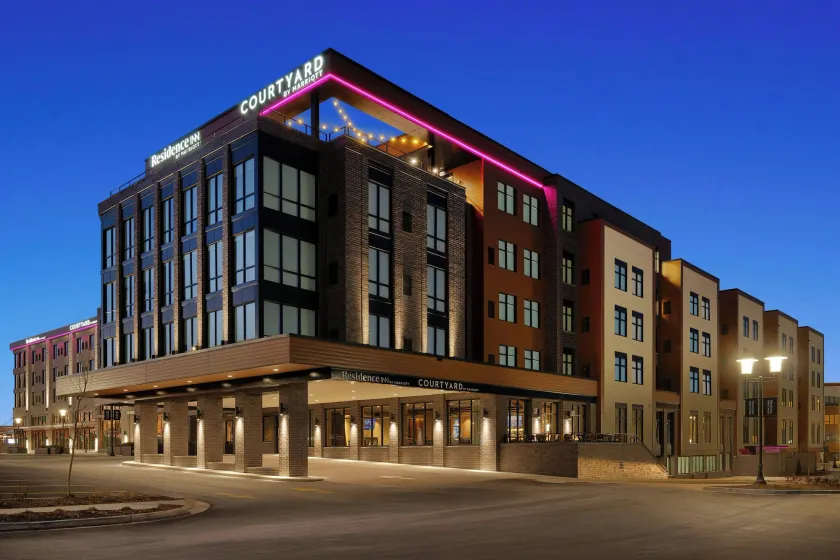 Courtyard by Marriott Milwaukee Brookfield at Poplar Creek - Image 1