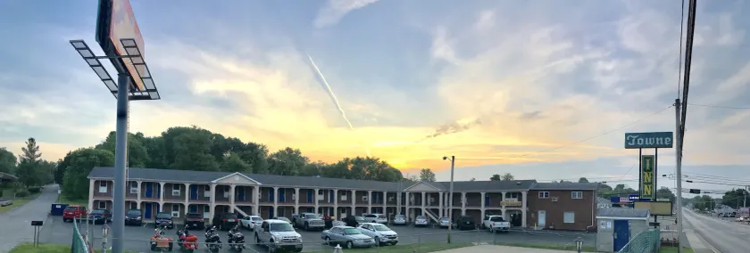 Towne Inn - Image 1