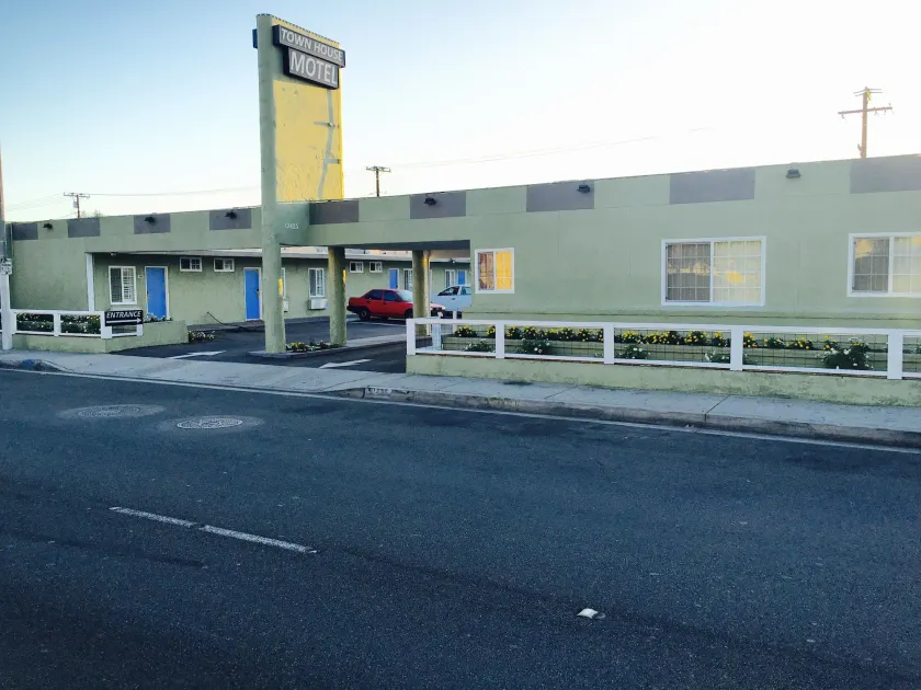 Town House Motel - Image 1
