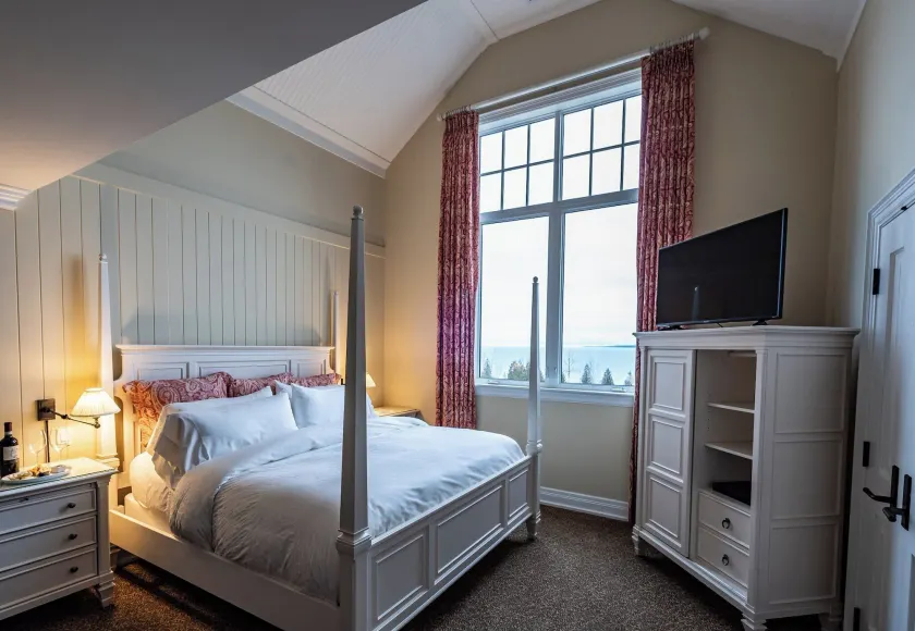 The Inn at Cobble Beach - Image 1
