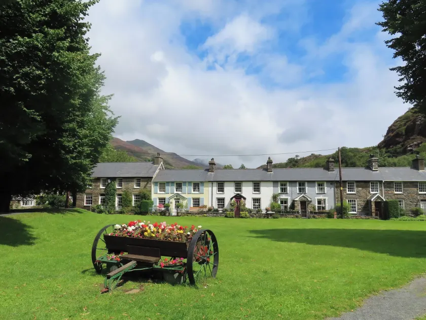Cottage on the Green - Image 1