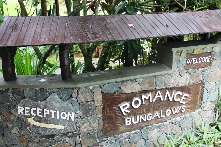 Romance Bungalows  - Entrada interior