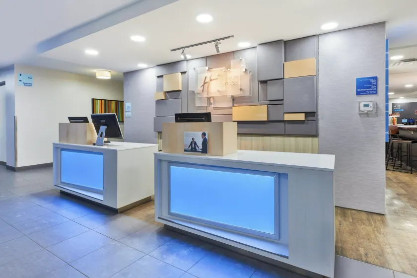 Holiday Inn Express Winnipeg Airport - Polo Park by IHG - Image 1