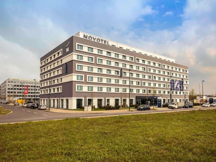 Novotel Duesseldorf Airport - Image 1