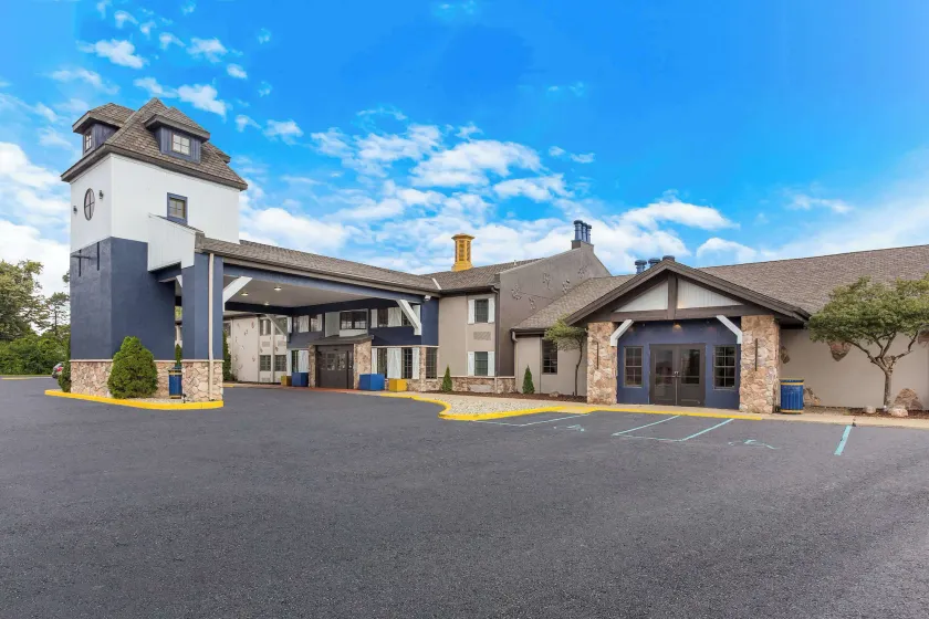 Wingate by Wyndham South Bend/Notre Dame - Image 1