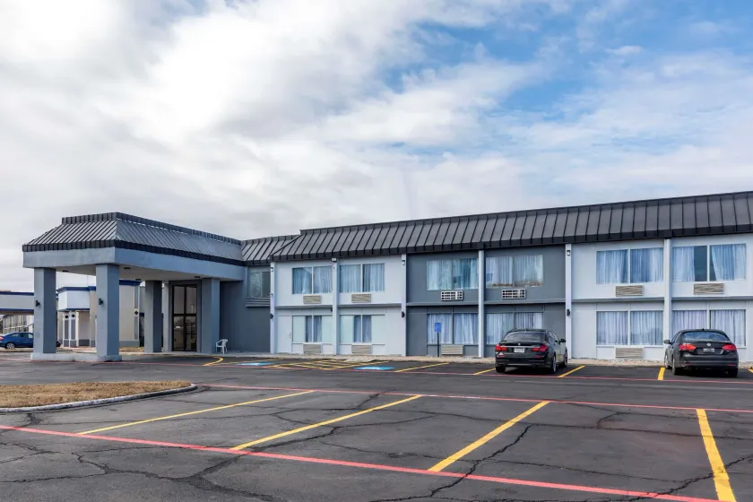 Quality Inn & Suites Sulphur Springs - Image 1