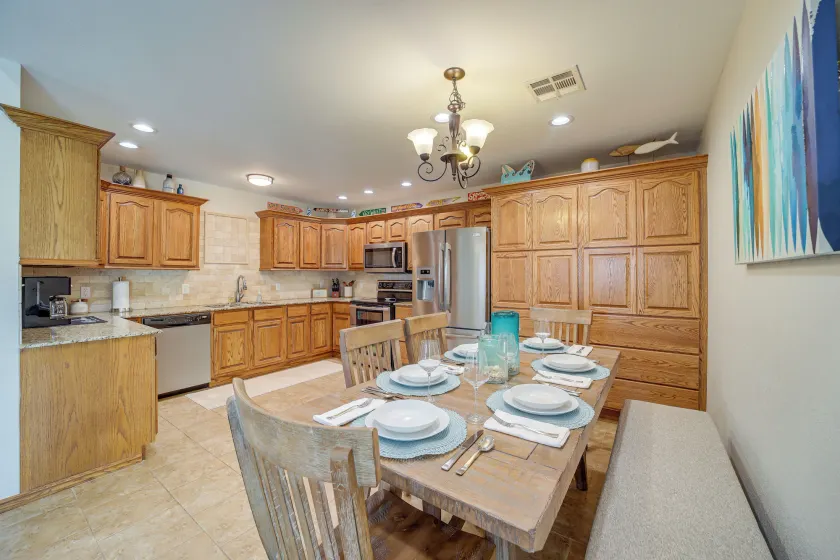 Eufaula Oasis w/ Screened Porch: Unwind in Style! - Interiör
