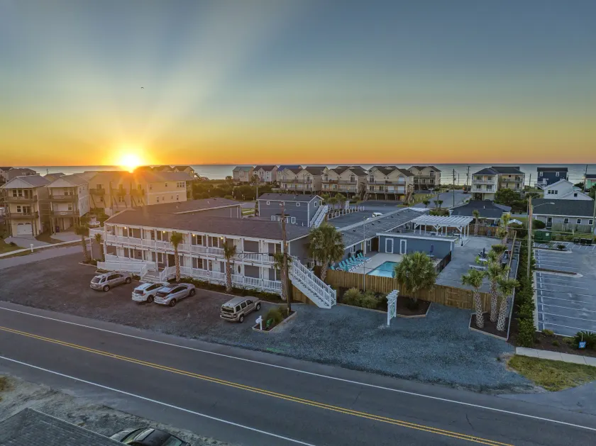 Loggerhead Inn and Suites - Image 1
