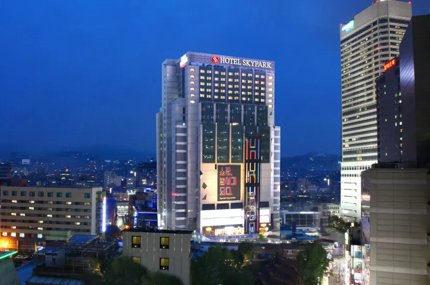 Hotel Skypark Kingstown Dongdaemun - Image 1
