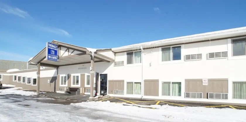 Faribault Hometown Inn & Suites - Image 1