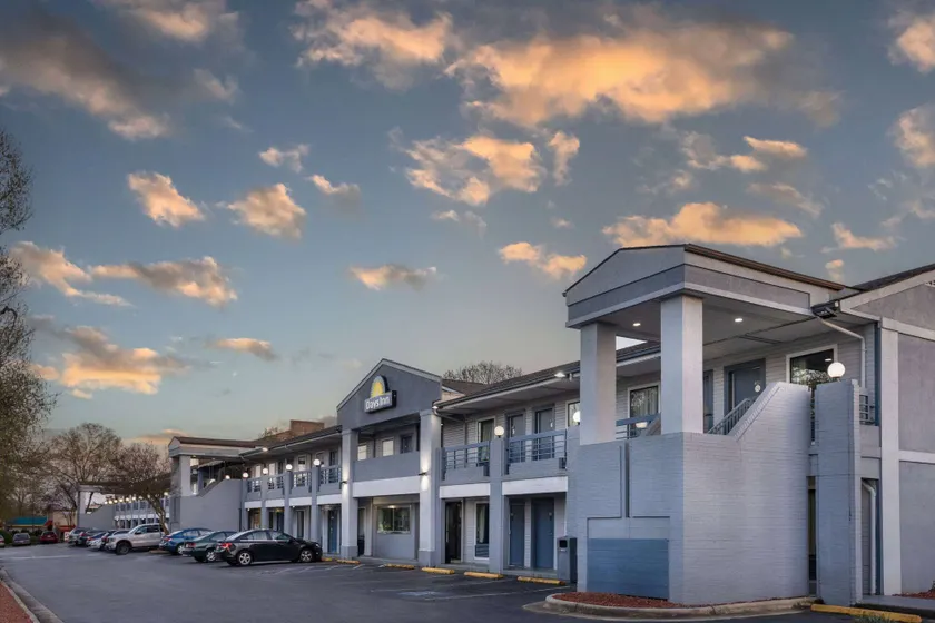 Days Inn by Wyndham Raleigh Glenwood-Crabtree - Image 1