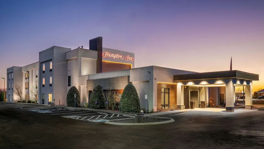Hampton Inn by Hilton Springfield - Image 1