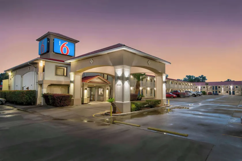 Motel 6-Sulphur, LA - Image 1