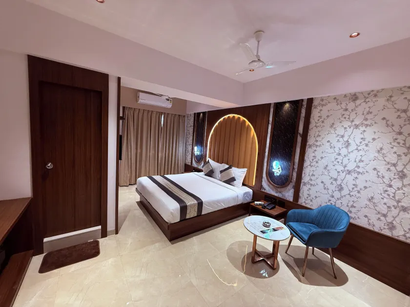 Hotel Saffron Grand Thane - Image 1