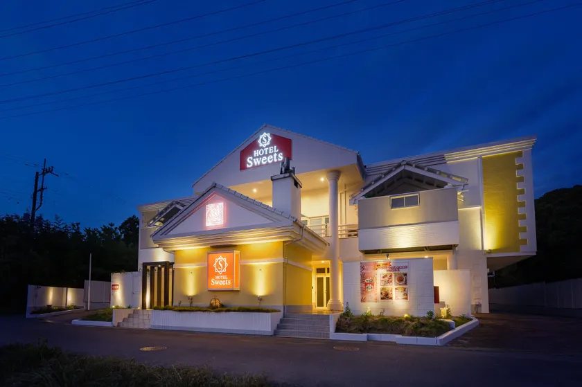 HOTEL Sweets - Image 1