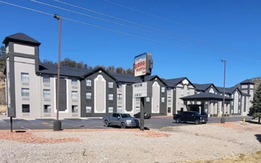 Ruidoso Mountain Inn - Image 1