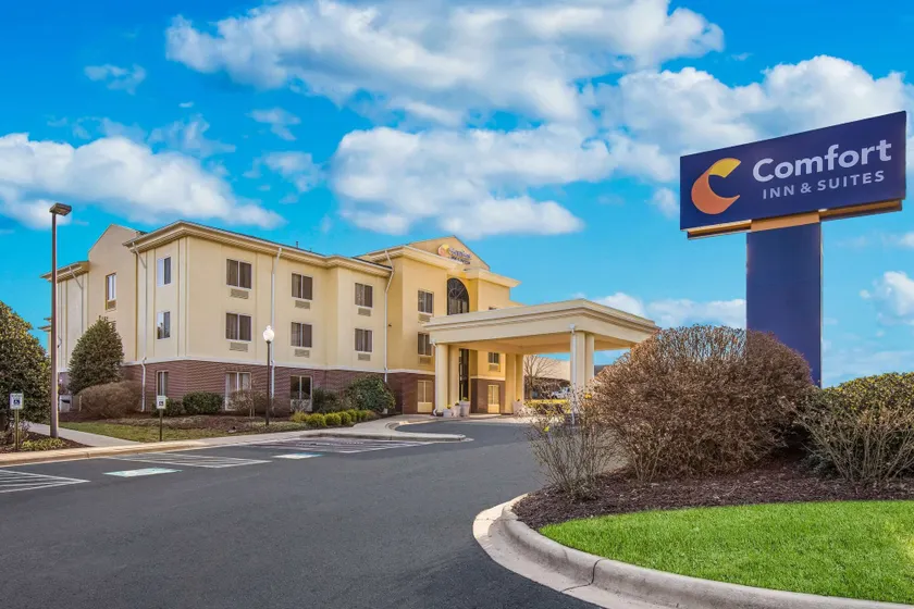 Comfort Inn & Suites Brevard - Image 1