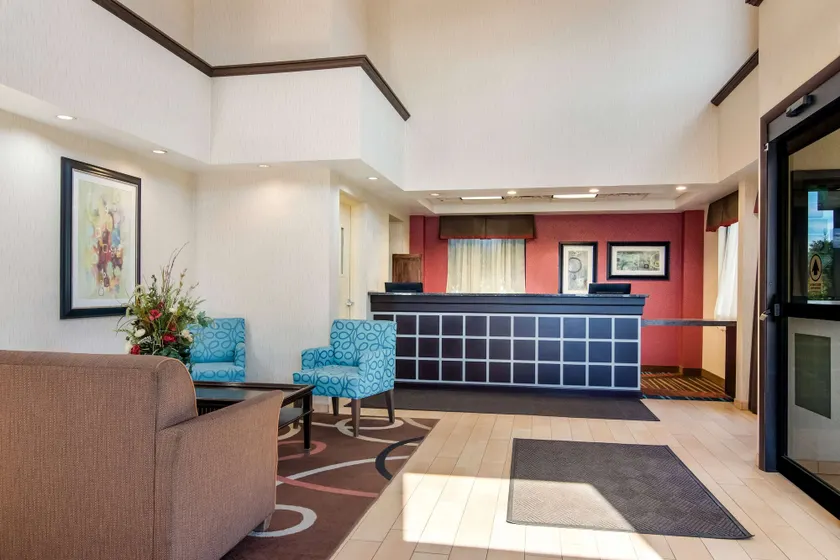 Best Western Dutch Valley Inn - Lobby