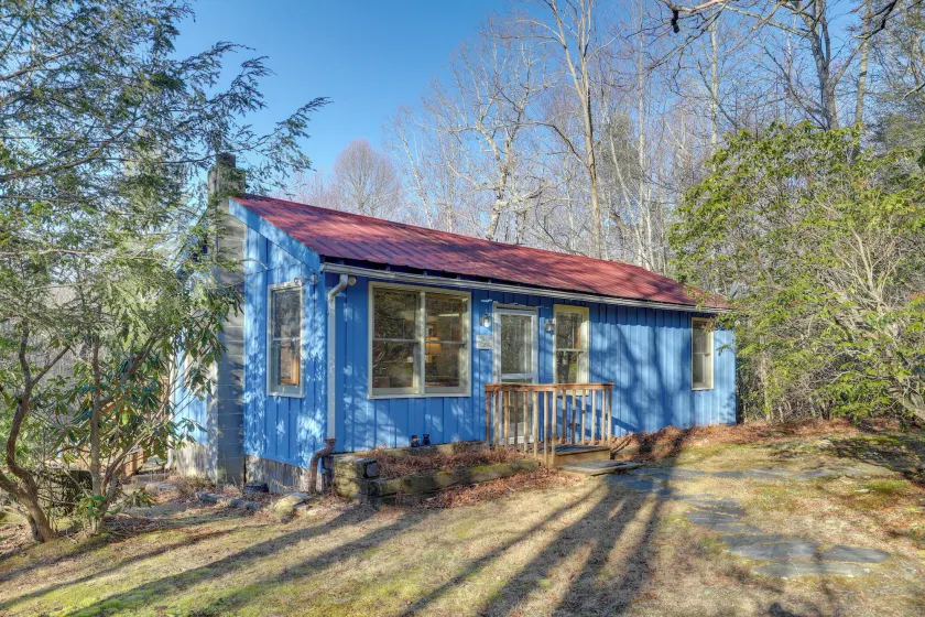 Burnsville Cabin w/ Deck & Trails - Dog Friendly! - Image 1