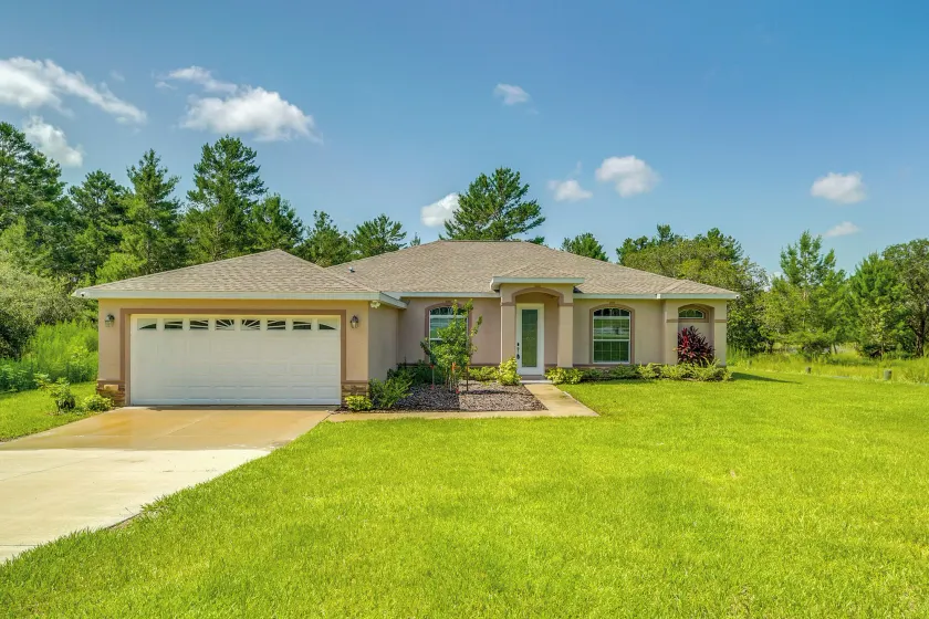5 Mi to Weeki Wachee Springs! Poolside Retreat - Image 1