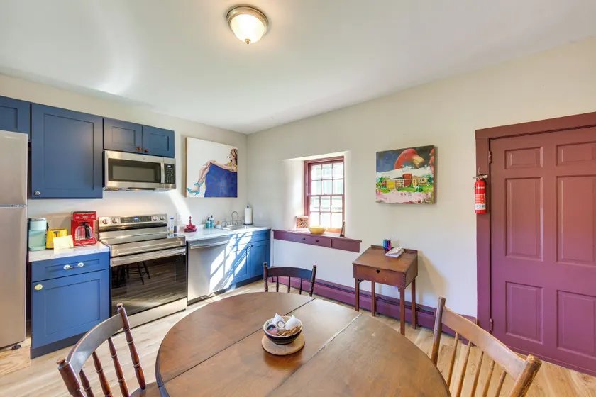 Jim Croces Farmhouse Apartment in Downingtown! - Interior