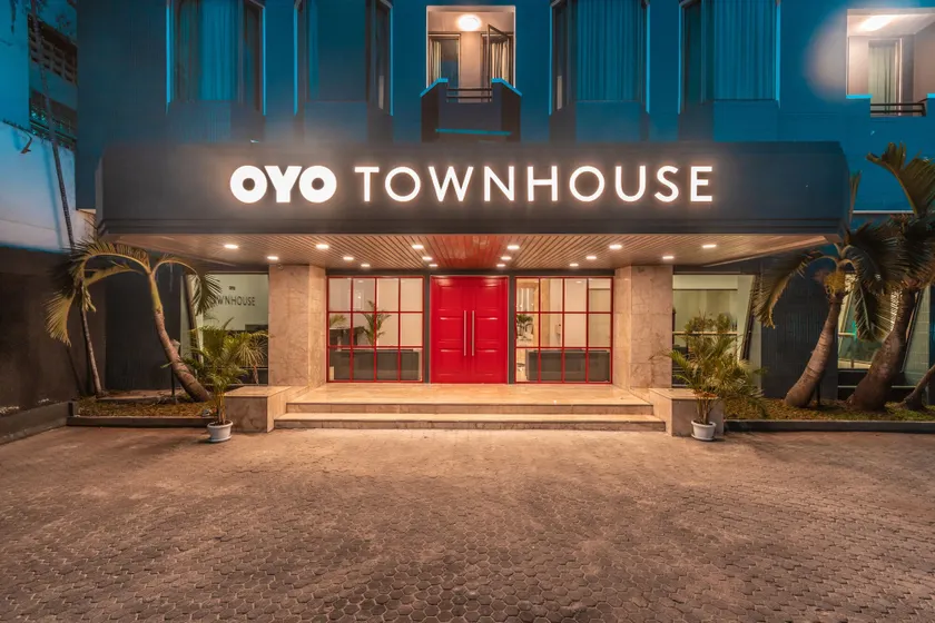 Super OYO Townhouse 2 Hotel Gunung Sahari - Image 1