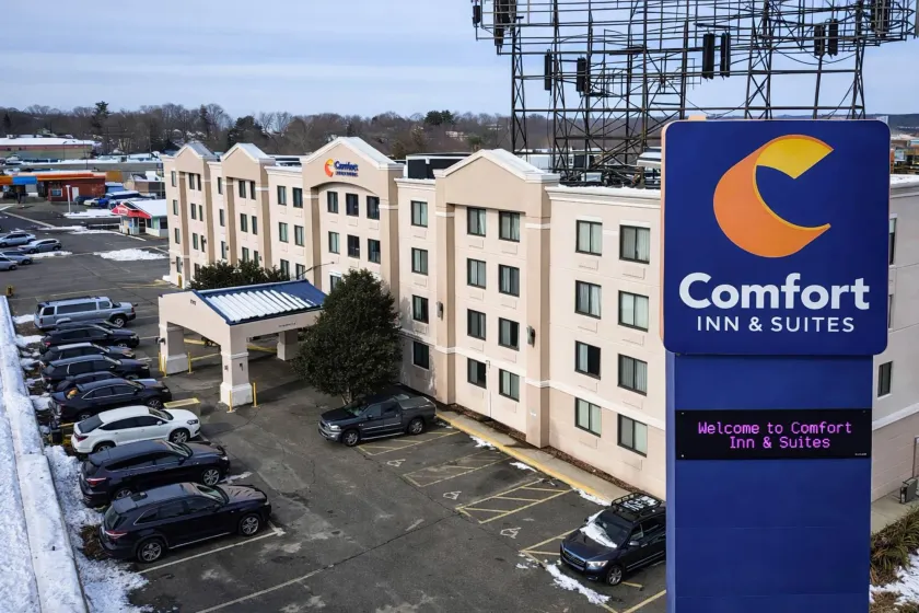 Comfort Inn & Suites Meriden East - Image 1