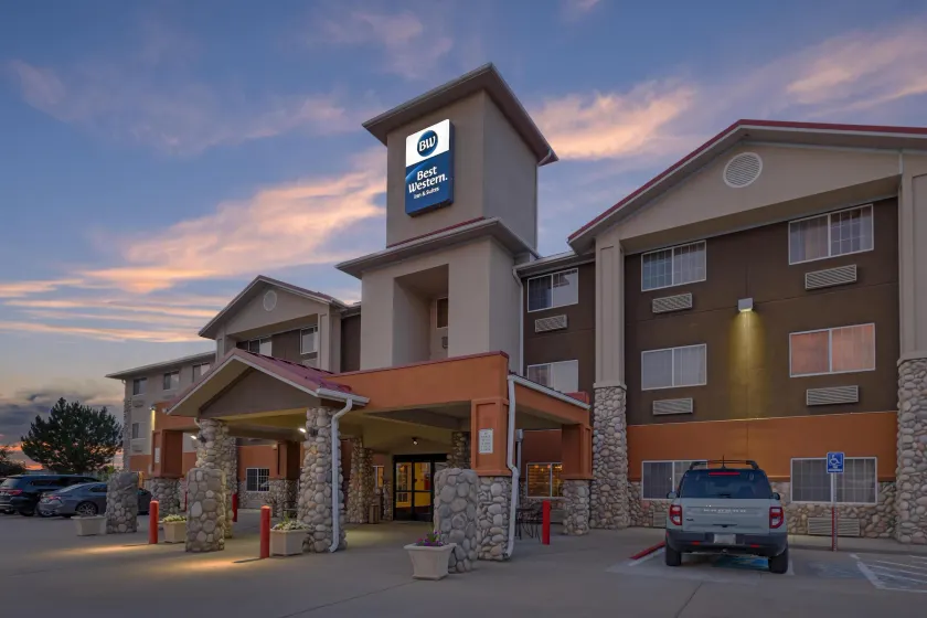 Best Western Firestone Inn & Suites - Image 1