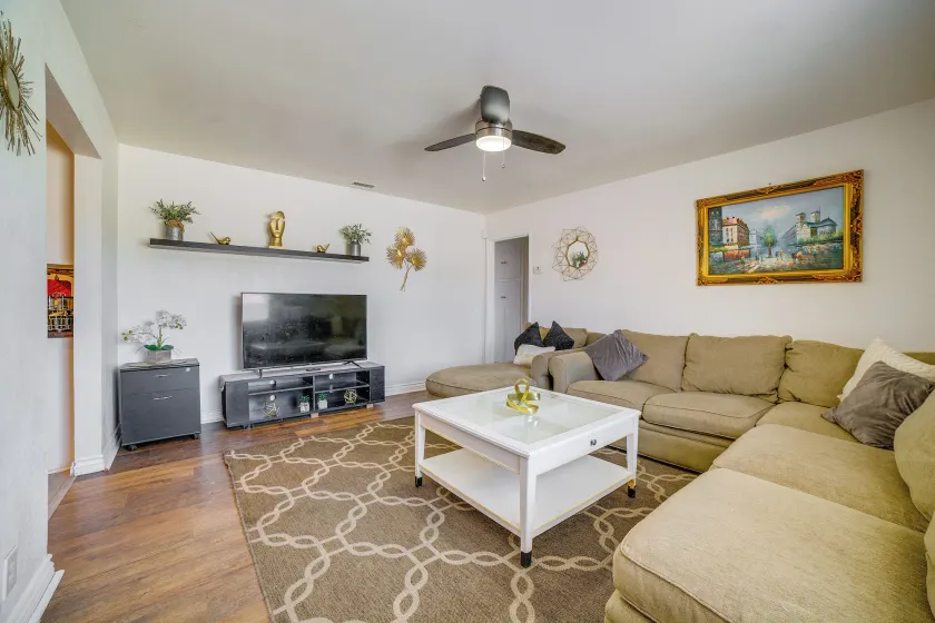 Commuter Friendly! Extended Stay in Riverside - Image 1