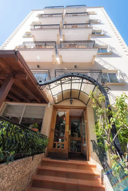 Chrielka Hotel - Image 1