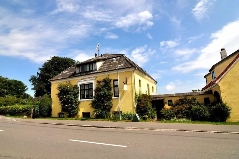 Danchels Hus Pension & Café - Image 1
