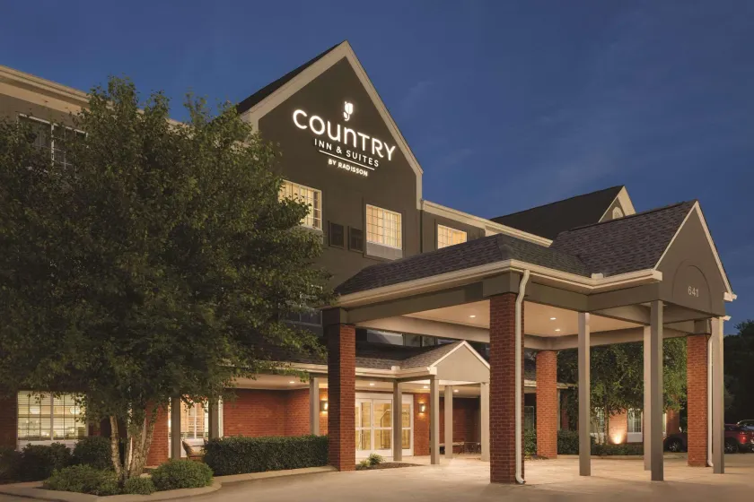 Country Inn & Suites by Radisson, Goodlettsville, TN - Image 1